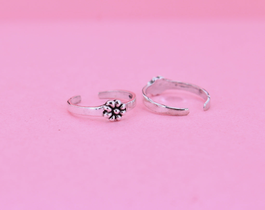 Oxidised floral toe rings