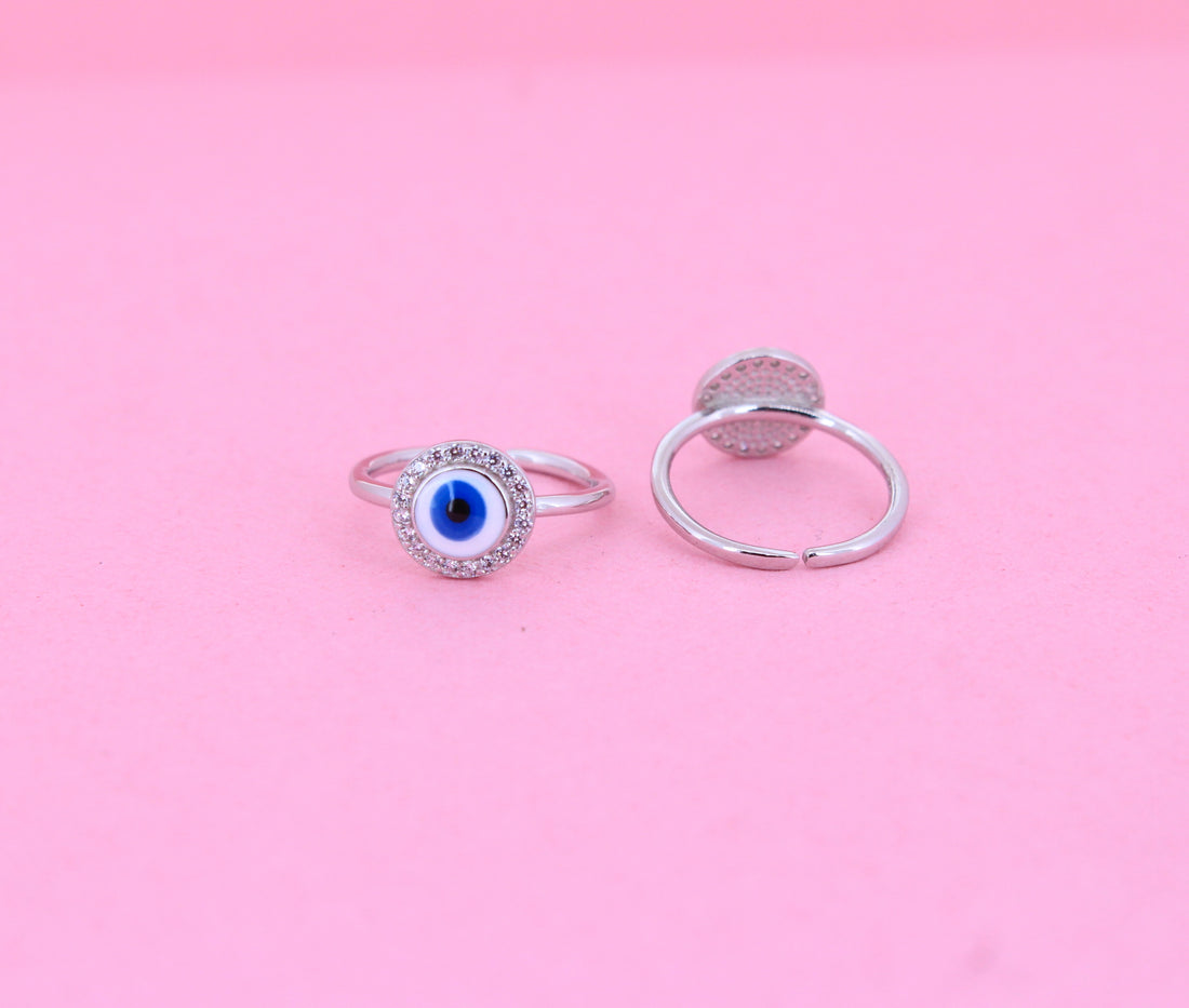 Glimmering guardian toe rings